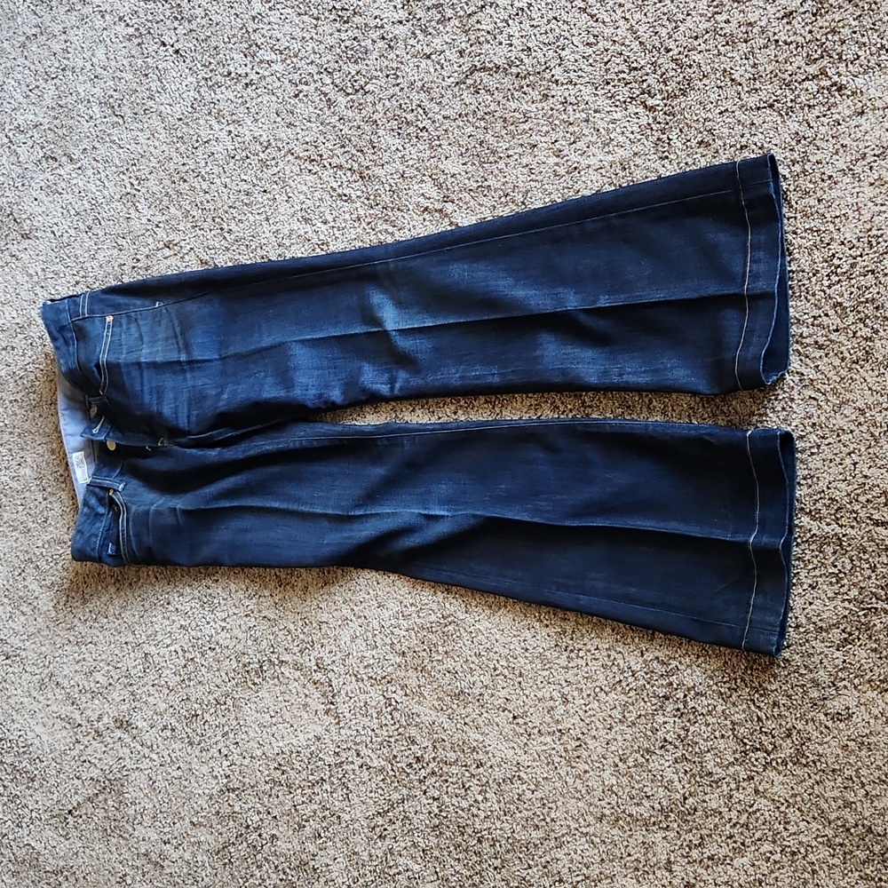 💕Gap flared-bottom jeans💕
